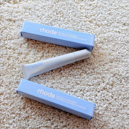 Glossy Peptide-Style Lip Balm